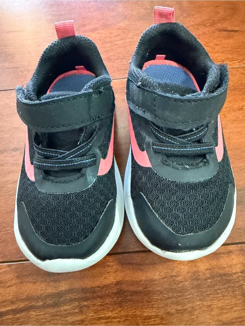 Kids Black and Pink Lightweight Hook-and-Loop Sneakers Size 5